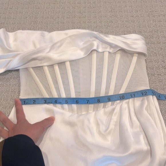 Elegant White Maxi Dress - Picture 4 of 6